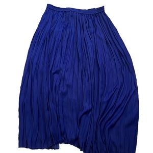 Blue ribbed maxi skirt, flows